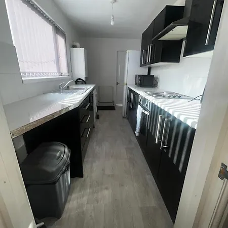 Spacious 3 Bedroom Free Parking