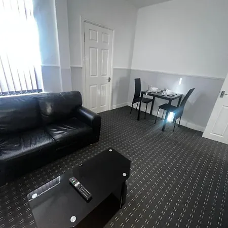 Nyaraló Spacious 3 Bedroom Free Parking *